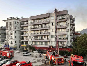 BEÇİN’DE ÇATI YANGINI KORKUTTU