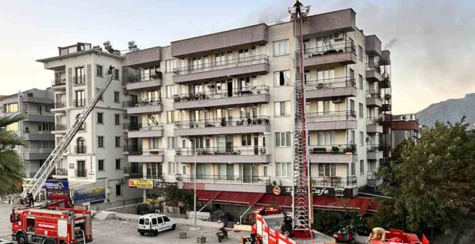 BEÇİN’DE ÇATI YANGINI KORKUTTU