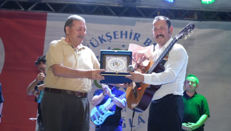 Mylasa Band Ören’i Salladı: Yüzlerce Kişi Şarkılara Eşlik Etti