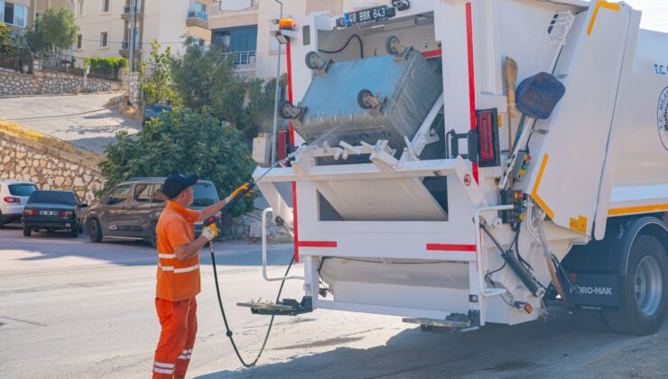 Milas’ta Konteyner Yıkamalı Çöp Kamyonu Göreve Başladı