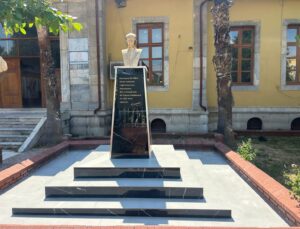 MİLAS’TA ATATÜRK BÜSTLERİ YENİLENİYOR