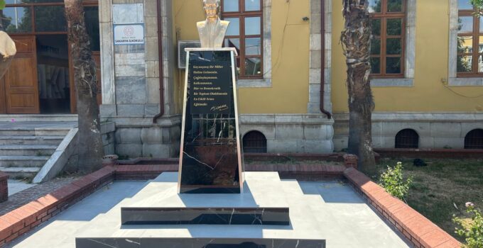 MİLAS’TA ATATÜRK BÜSTLERİ YENİLENİYOR
